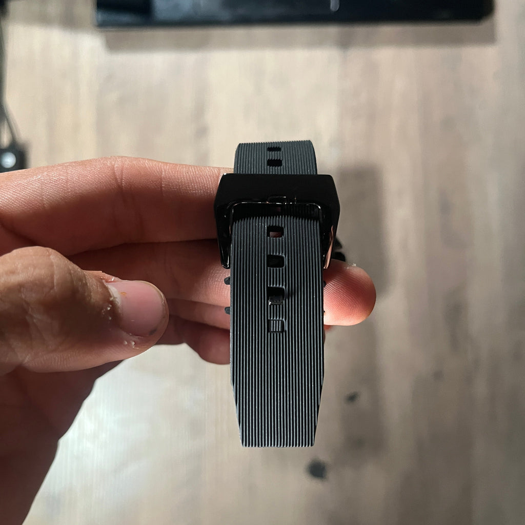 Reloj Negro Total con Brillo – Estilo Santos