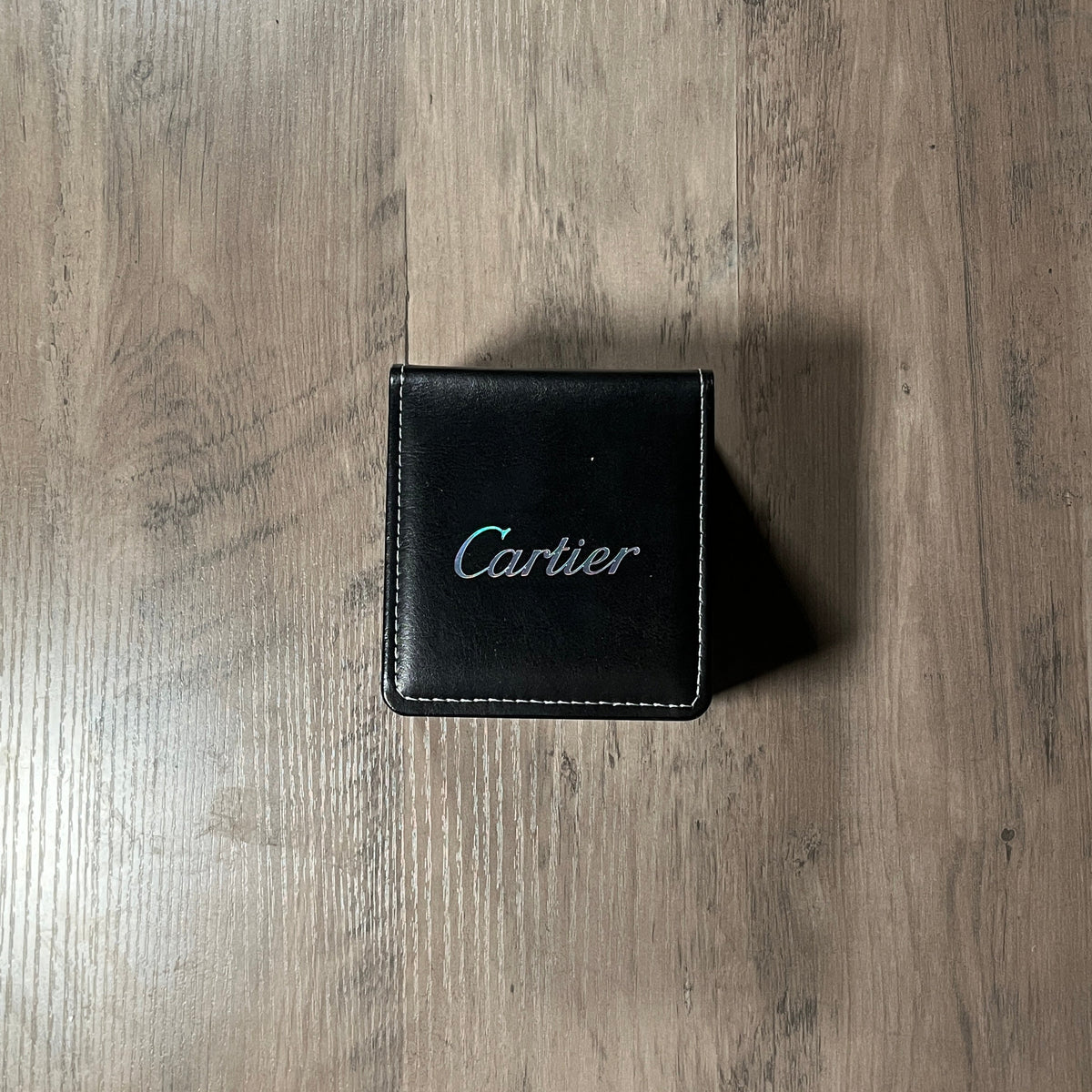 Reloj Blanco Clásico – Estilo Santos