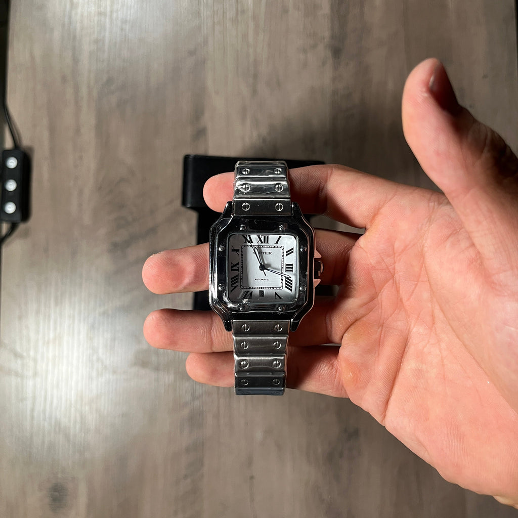 Reloj Blanco Clásico – Estilo Santos