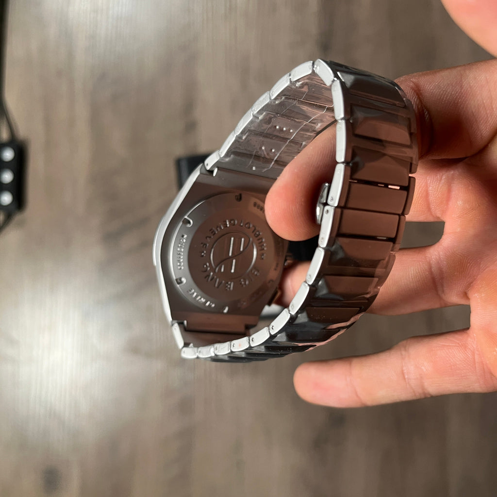 Reloj Gris Titanio Facetado – Estilo Big Bang