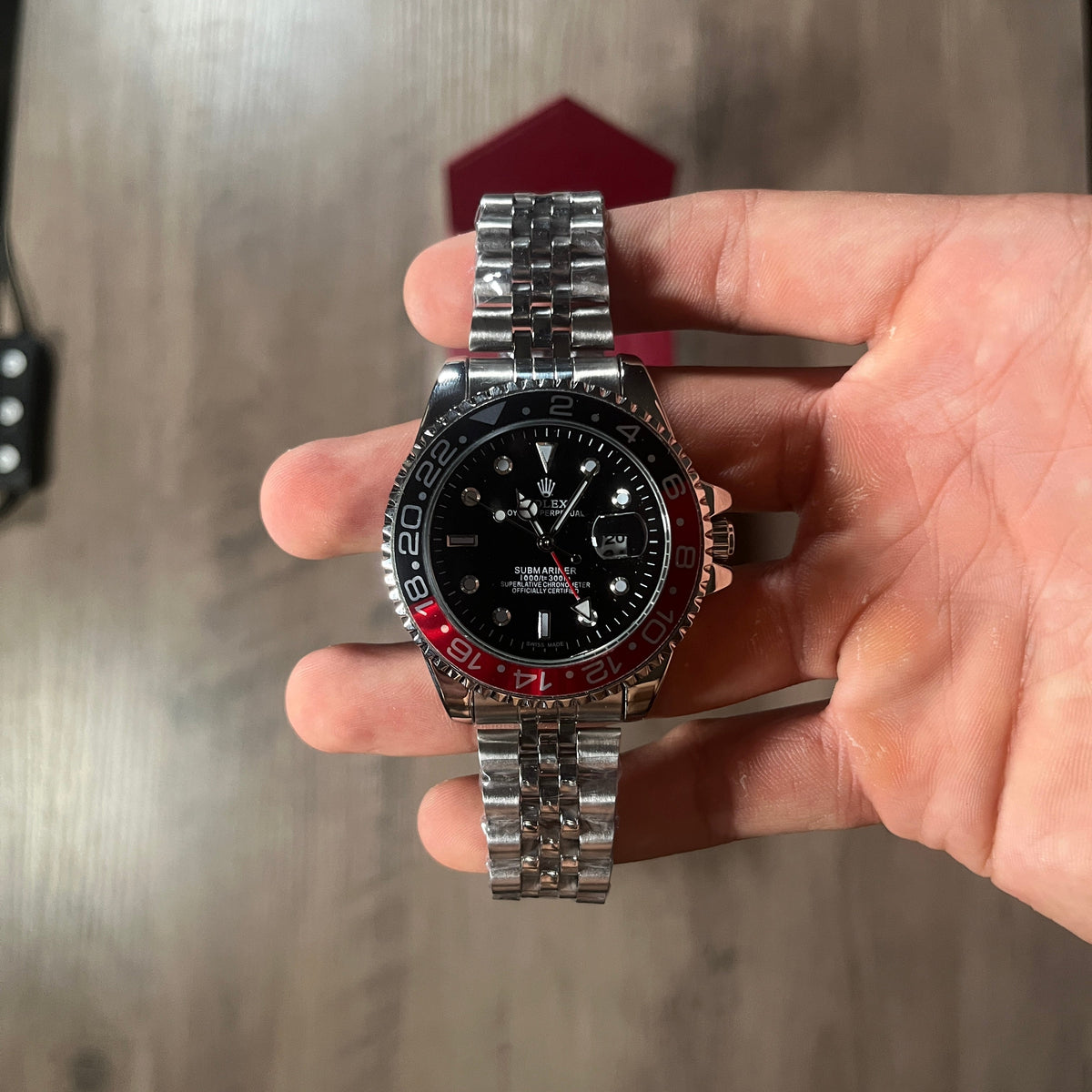 Reloj Rojo y Negro – Estilo GMT-Master
