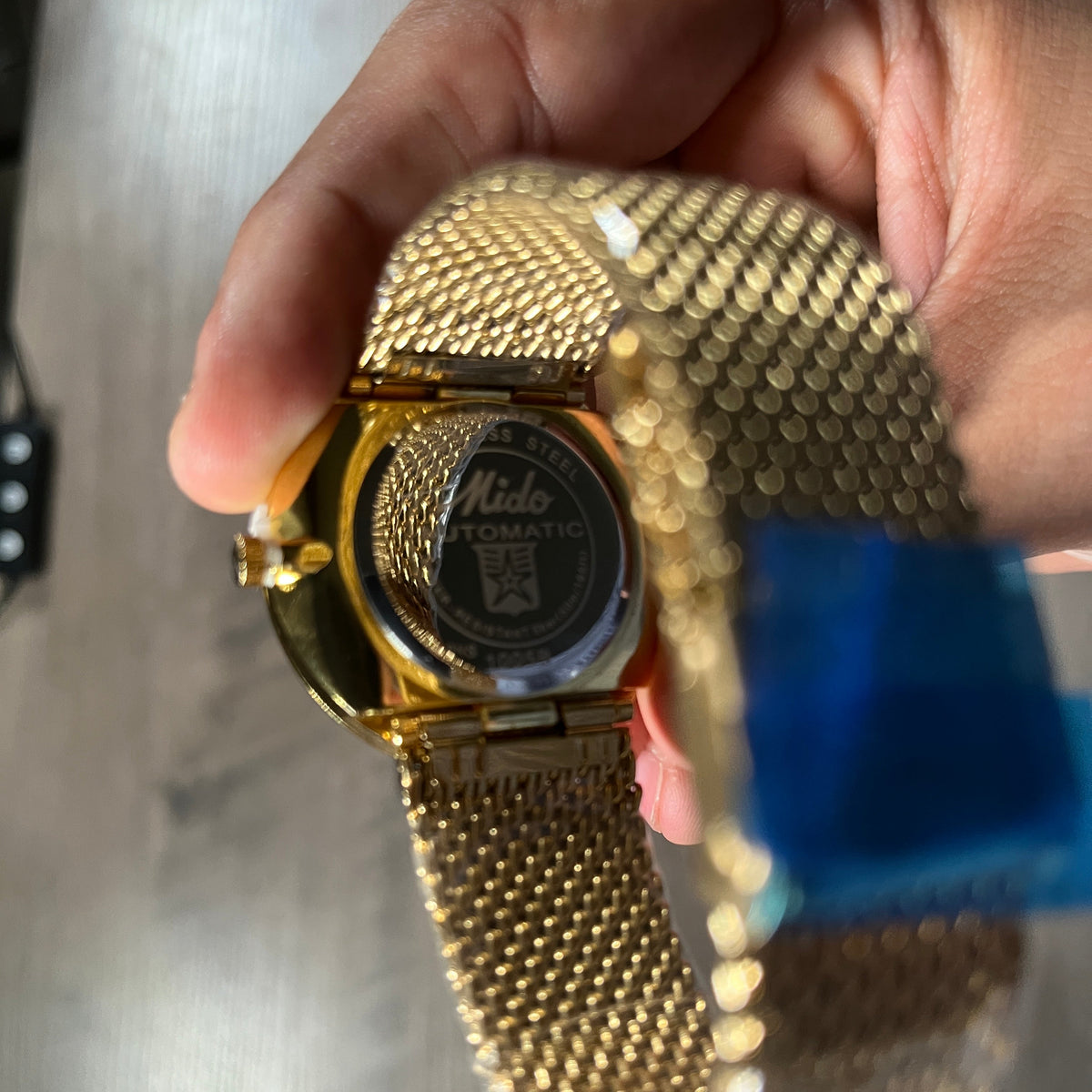 Reloj Dorado Chronometer – Estilo Mido